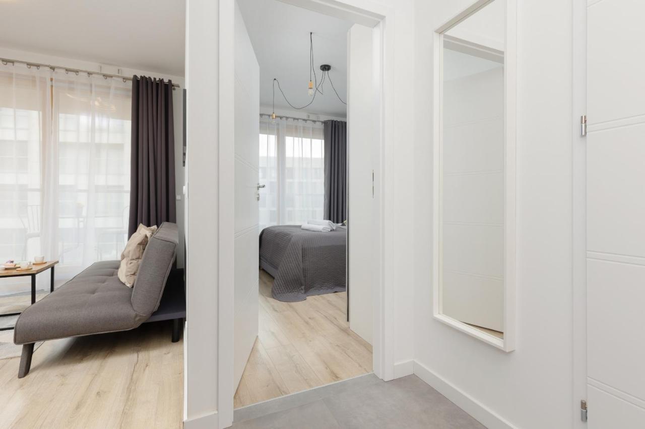 Cozy Apartments With Parking In The 19Th District By Noclegi Renters Varšava Exteriér fotografie